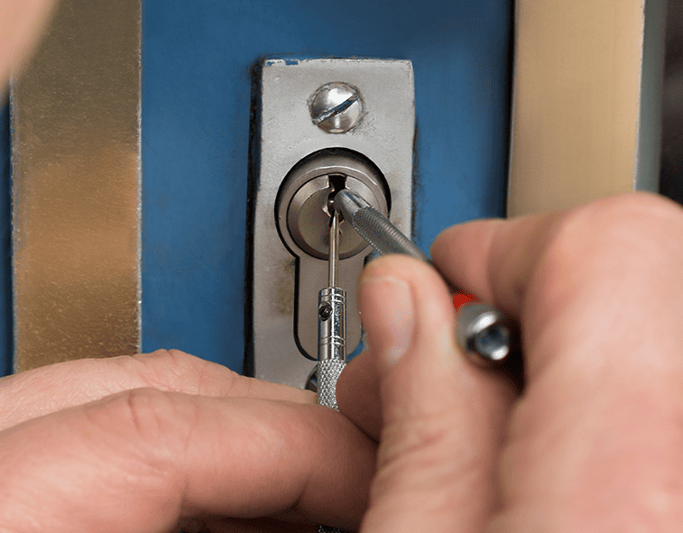 Abertura de porta de casa trancadas
